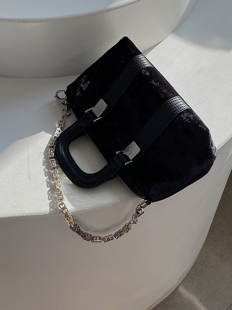 High-End Women's Chain Shoulder Bag - Stylish Large Crossbody & Handheld Fashionable Masterpiece for 2025 High-End Women's Chain Shoulder Bag - Stylish Large Crossbody & Handheld Fashionable Masterpiece for 2025