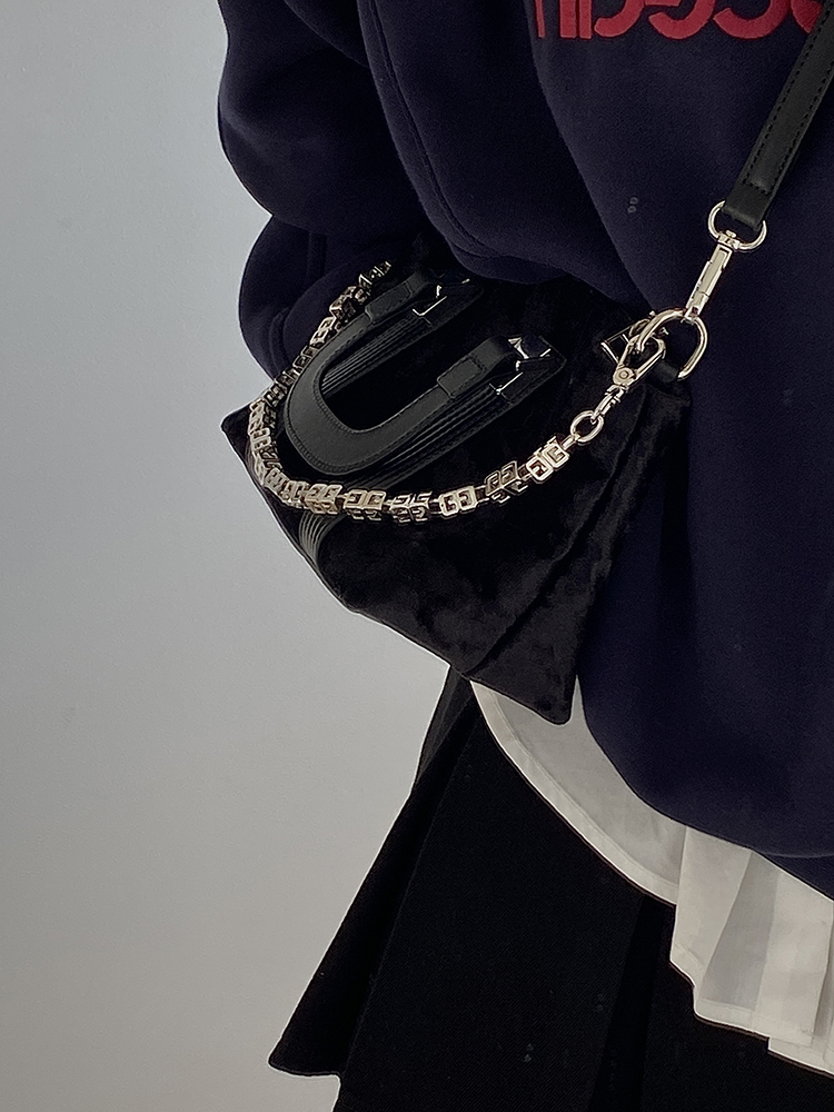 High-End Women's Chain Shoulder Bag - Stylish Large Crossbody & Handheld Fashionable Masterpiece for 2025 High-End Women's Chain Shoulder Bag - Stylish Large Crossbody & Handheld Fashionable Masterpiece for 2025