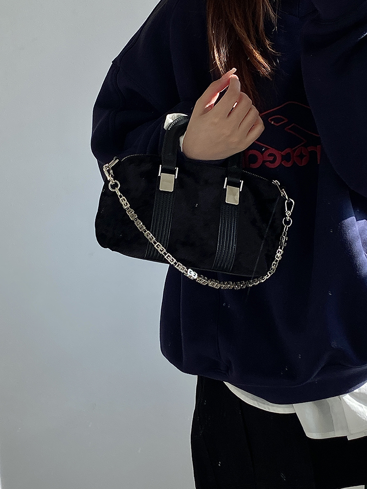 High-End Women's Chain Shoulder Bag - Stylish Large Crossbody & Handheld Fashionable Masterpiece for 2025 High-End Women's Chain Shoulder Bag - Stylish Large Crossbody & Handheld Fashionable Masterpiece for 2025