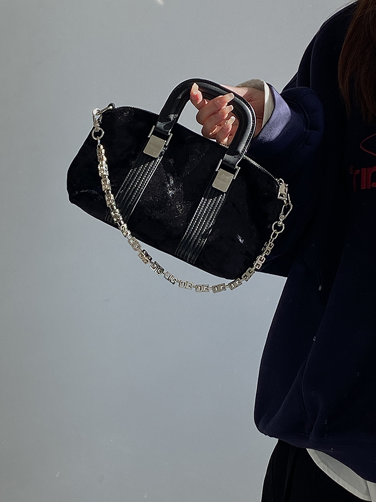 High-End Women's Chain Shoulder Bag - Stylish Large Crossbody & Handheld Fashionable Masterpiece for 2025 High-End Women's Chain Shoulder Bag - Stylish Large Crossbody & Handheld Fashionable Masterpiece for 2025