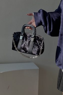 High-End Women's Chain Shoulder Bag - Stylish Large Crossbody & Handheld Fashionable Masterpiece for 2025