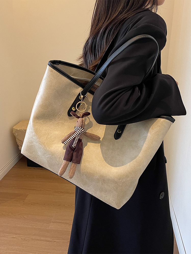 High-End Women's Large Capacity Shoulder Bag - Stylish Spring Summer Commuting Tote for 2025 Fashion High-End Women's Large Capacity Shoulder Bag - Stylish Spring Summer Commuting Tote for 2025 Fashion