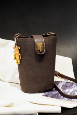 High-End Women's Retro Bucket Bag - 2025 Autumn/Winter Casual Crossbody for Commuting and Versatile Style