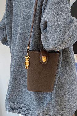 High-End Women's Retro Bucket Bag - 2025 Autumn/Winter Casual Crossbody for Commuting and Versatile Style