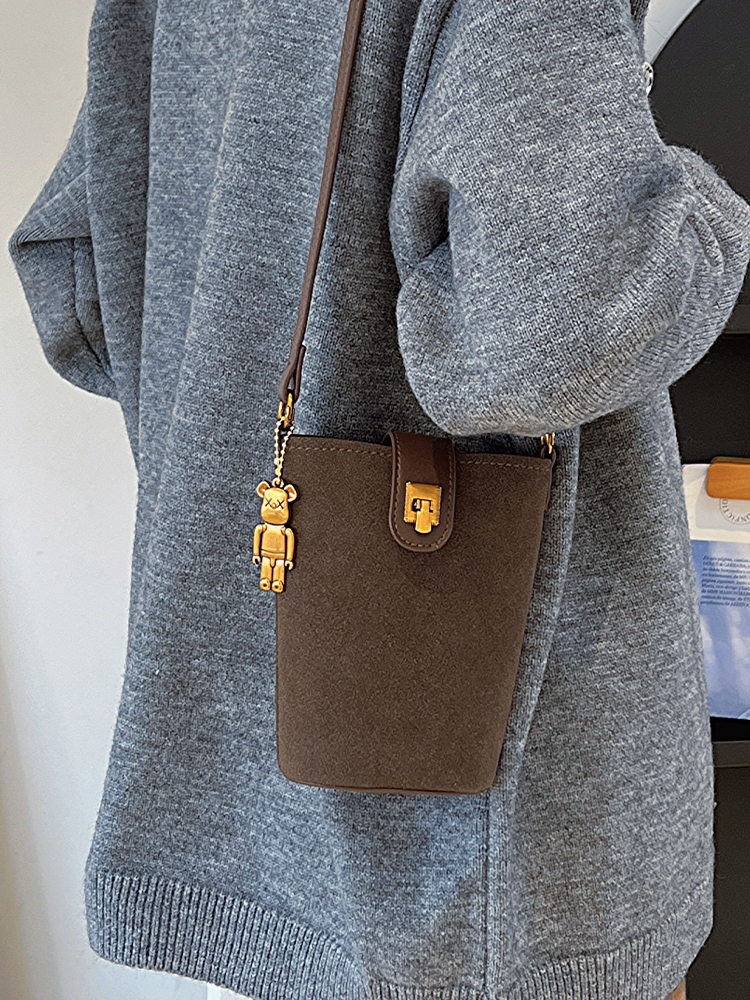 High-End Women's Retro Bucket Bag - 2025 Autumn/Winter Casual Crossbody for Commuting and Versatile Style High-End Women's Retro Bucket Bag - 2025 Autumn/Winter Casual Crossbody for Commuting and Versatile Style