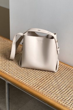 High-End Women's Tote Bag - Large Capacity Commuter Handbag, Simple Design for Everyday Use, Perfect for Work and Leisure