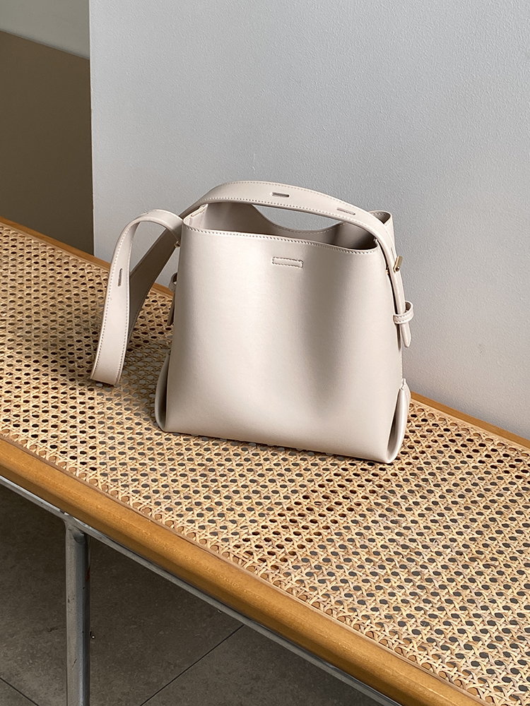 High-End Women's Tote Bag - Large Capacity Commuter Handbag, Simple Design for Everyday Use, Perfect for Work and Leisure High-End Women's Tote Bag - Large Capacity Commuter Handbag, Simple Design for Everyday Use, Perfect for Work and Leisure