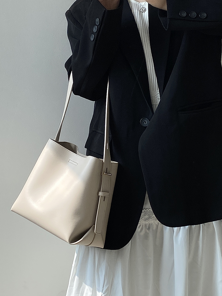 High-End Women's Tote Bag - Large Capacity Commuter Handbag, Simple Design for Everyday Use, Perfect for Work and Leisure High-End Women's Tote Bag - Large Capacity Commuter Handbag, Simple Design for Everyday Use, Perfect for Work and Leisure