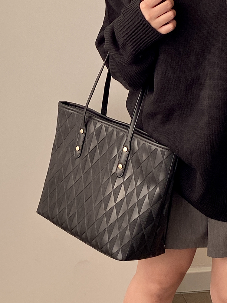 High-End Women's Tote Bag - Versatile Large Capacity Commuter Shoulder Handbag for School & Daily Use High-End Women's Tote Bag - Versatile Large Capacity Commuter Shoulder Handbag for School & Daily Use