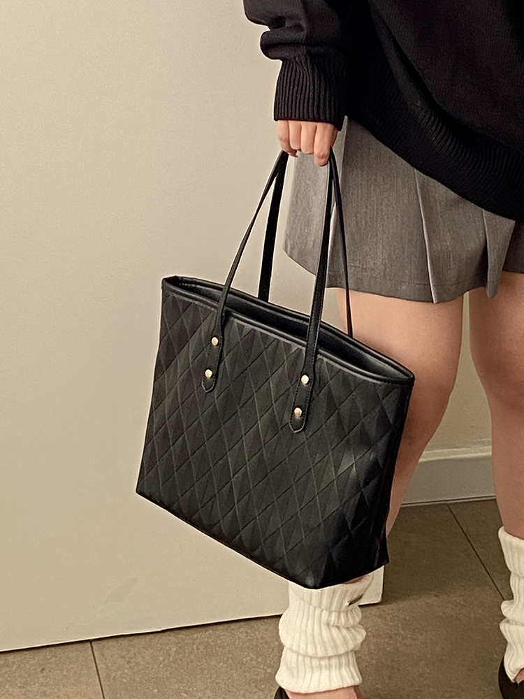 High-End Women's Tote Bag - Versatile Large Capacity Commuter Shoulder Handbag for School & Daily Use High-End Women's Tote Bag - Versatile Large Capacity Commuter Shoulder Handbag for School & Daily Use