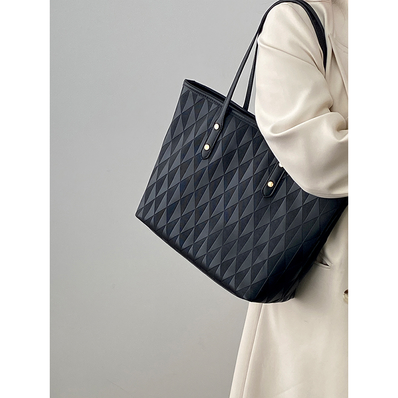 High-End Women's Tote Bag - Versatile Large Capacity Commuter Shoulder Handbag for School & Daily Use High-End Women's Tote Bag - Versatile Large Capacity Commuter Shoulder Handbag for School & Daily Use