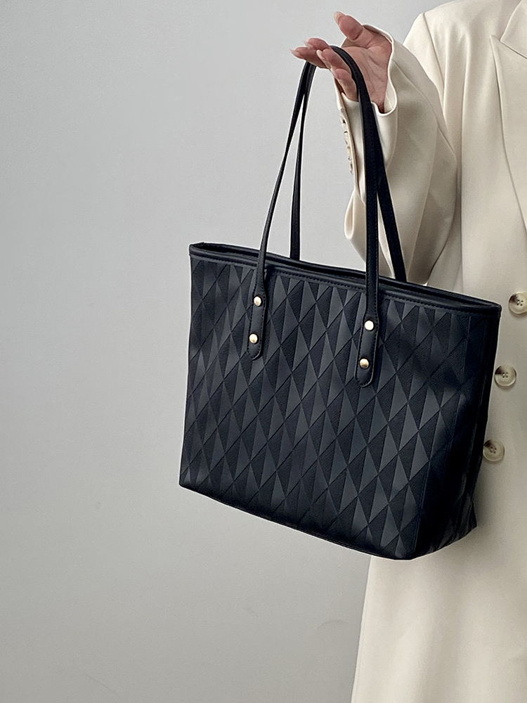 High-End Women's Tote Bag - Versatile Large Capacity Commuter Shoulder Handbag for School & Daily Use High-End Women's Tote Bag - Versatile Large Capacity Commuter Shoulder Handbag for School & Daily Use