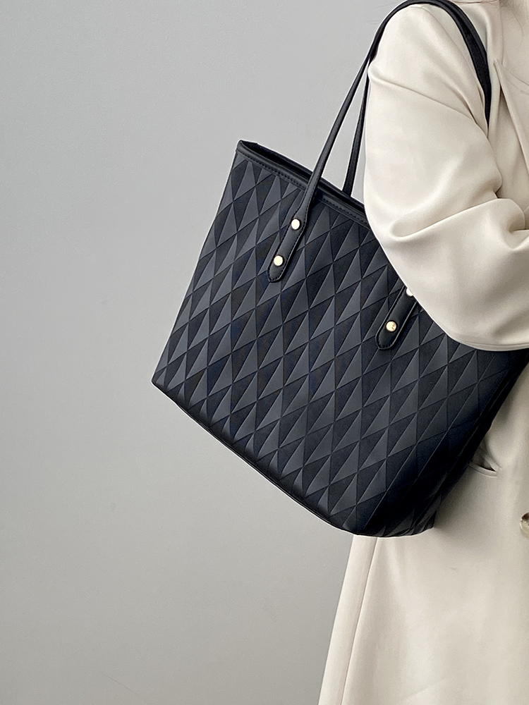 High-End Women's Tote Bag - Versatile Large Capacity Commuter Shoulder Handbag for School & Daily Use High-End Women's Tote Bag - Versatile Large Capacity Commuter Shoulder Handbag for School & Daily Use