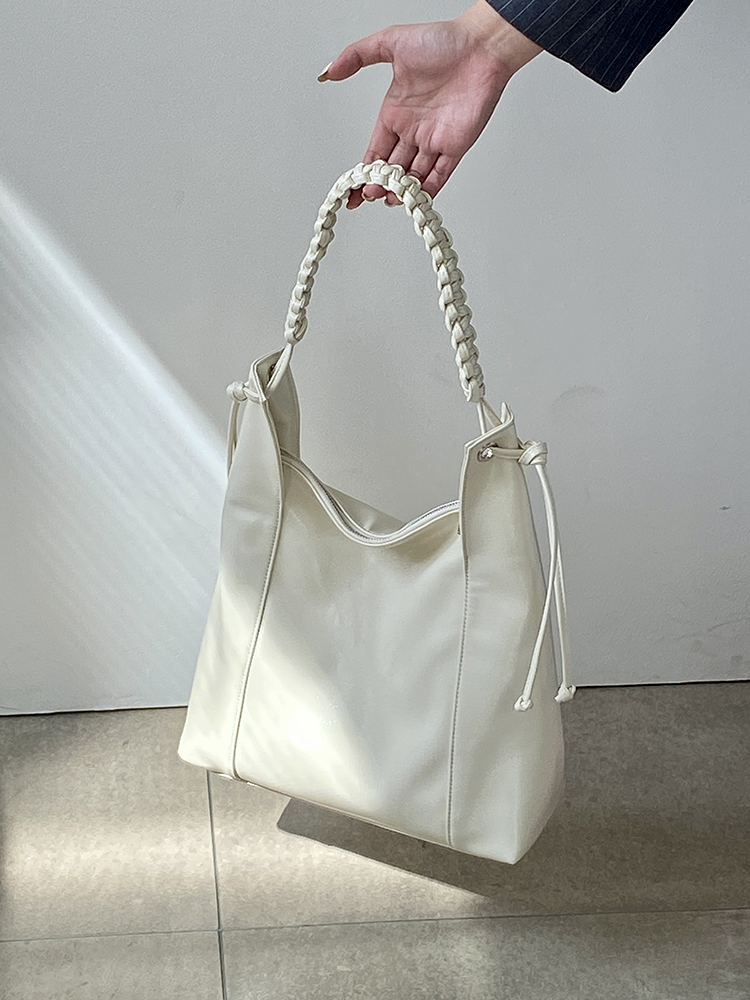 High-End Woven Leather Shoulder Tote Bag for Women - Large Capacity Commuting Bag, 2025 Niche Design High-End Woven Leather Shoulder Tote Bag for Women - Large Capacity Commuting Bag, 2025 Niche Design
