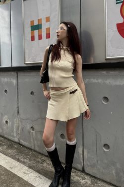 High Neck Slim Knit Vest and Shorts Set - Retro Hot Girl Style for Spring/Summer 2025