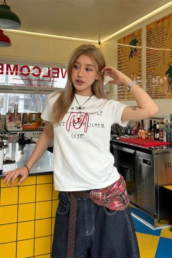 High Street Casual Women's Short Sleeve T-shirt - Straight Tube Design, American Style, Trendy Summer Top