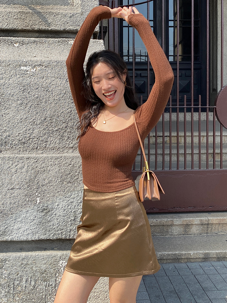 High-Waisted A-Line Skirt with Built-In Safety Shorts - French Retro Slim-Fit Short Skirt for a Chic 90s Style Look High-Waisted A-Line Skirt with Built-In Safety Shorts - French Retro Slim-Fit Short Skirt for a Chic 90s Style Look