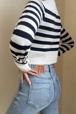 High-Waisted Black and White Striped Knit Top for Women - French Minimalist Versatile Basic Round Neck Style
