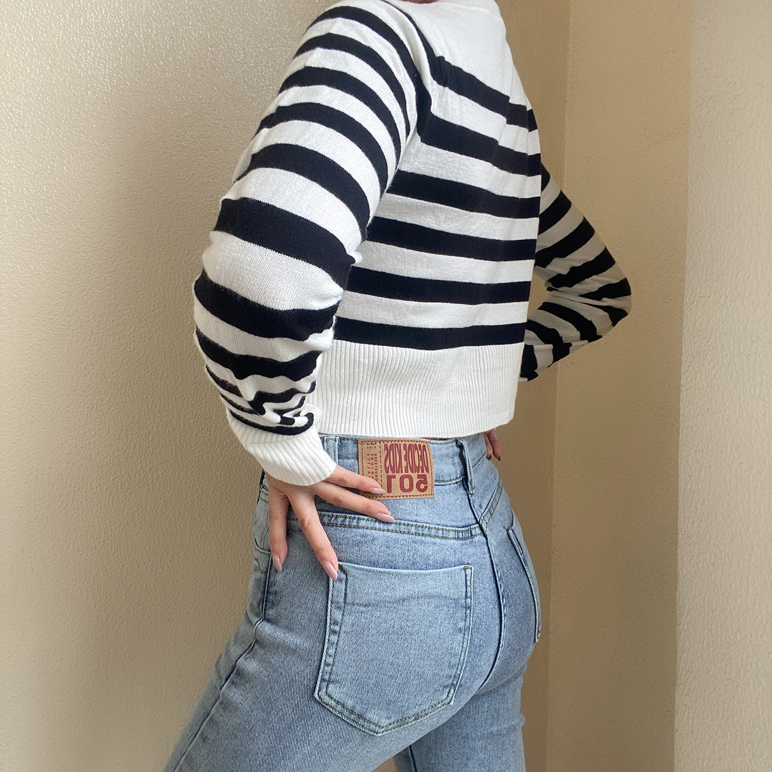 High-Waisted Black and White Striped Knit Top for Women - French Minimalist Versatile Basic Round Neck Style High-Waisted Black and White Striped Knit Top for Women - French Minimalist Versatile Basic Round Neck Style