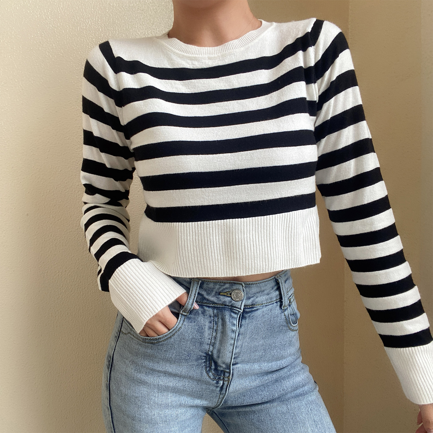 High-Waisted Black and White Striped Knit Top for Women - French Minimalist Versatile Basic Round Neck Style High-Waisted Black and White Striped Knit Top for Women - French Minimalist Versatile Basic Round Neck Style