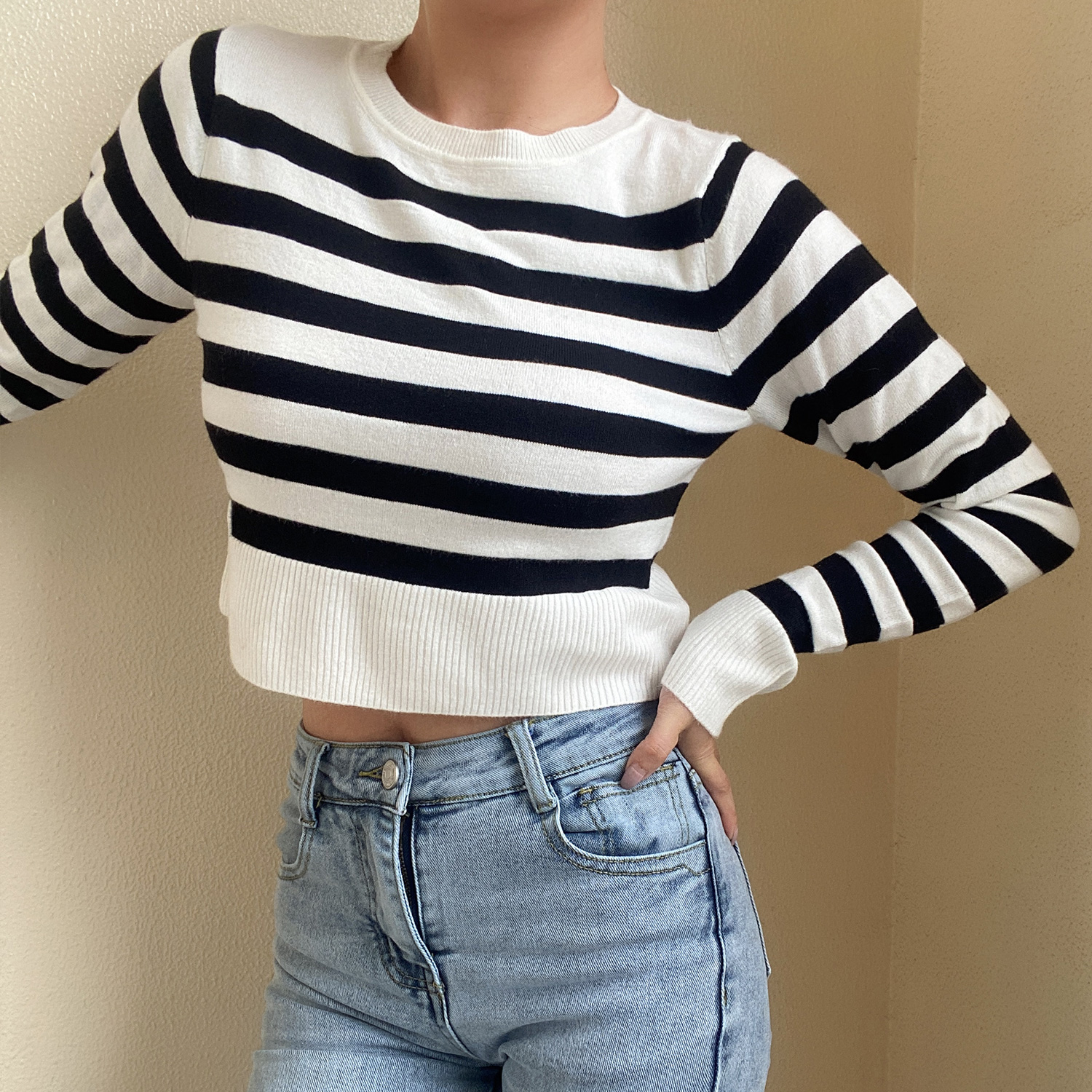 High-Waisted Black and White Striped Knit Top for Women - French Minimalist Versatile Basic Round Neck Style High-Waisted Black and White Striped Knit Top for Women - French Minimalist Versatile Basic Round Neck Style