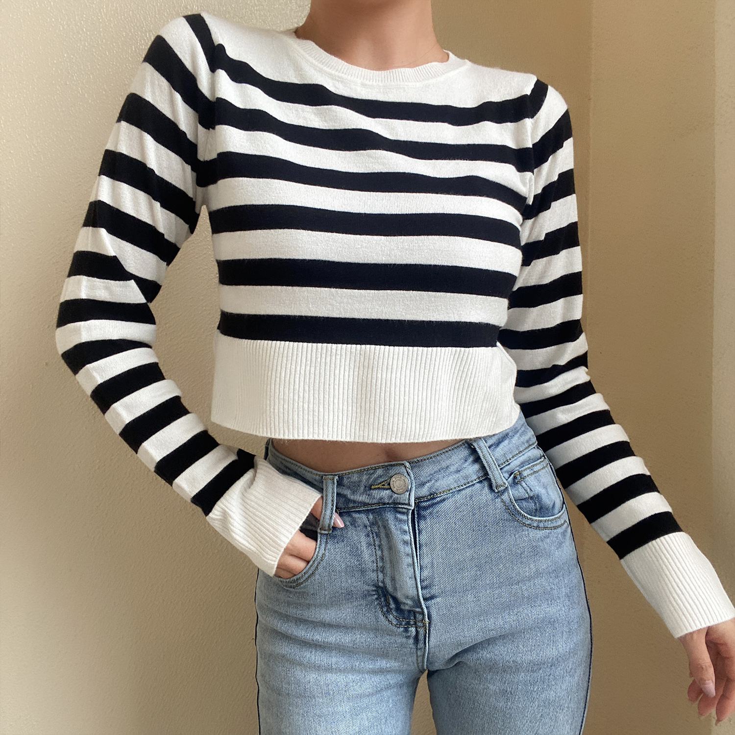 High-Waisted Black and White Striped Knit Top for Women - French Minimalist Versatile Basic Round Neck Style High-Waisted Black and White Striped Knit Top for Women - French Minimalist Versatile Basic Round Neck Style