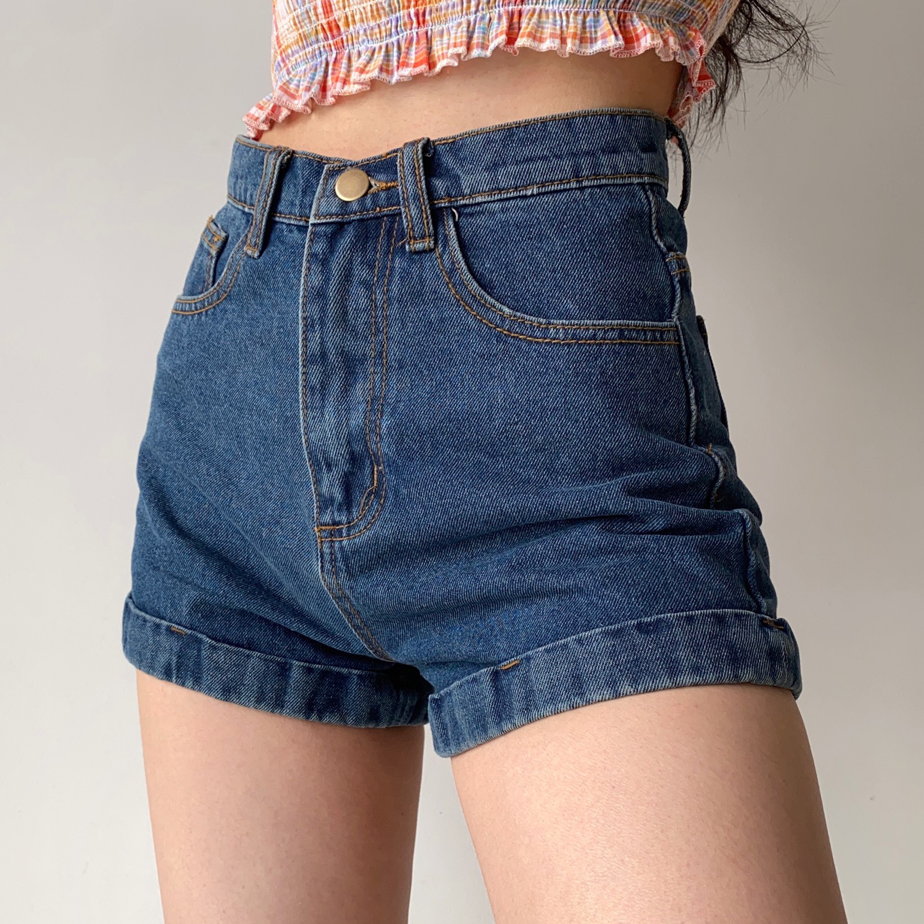 High-Waisted Cuffed Denim Shorts for Women - Vintage Classic Summer Slimming Hot Pants, Versatile 90s Style High-Waisted Cuffed Denim Shorts for Women - Vintage Classic Summer Slimming Hot Pants, Versatile 90s Style