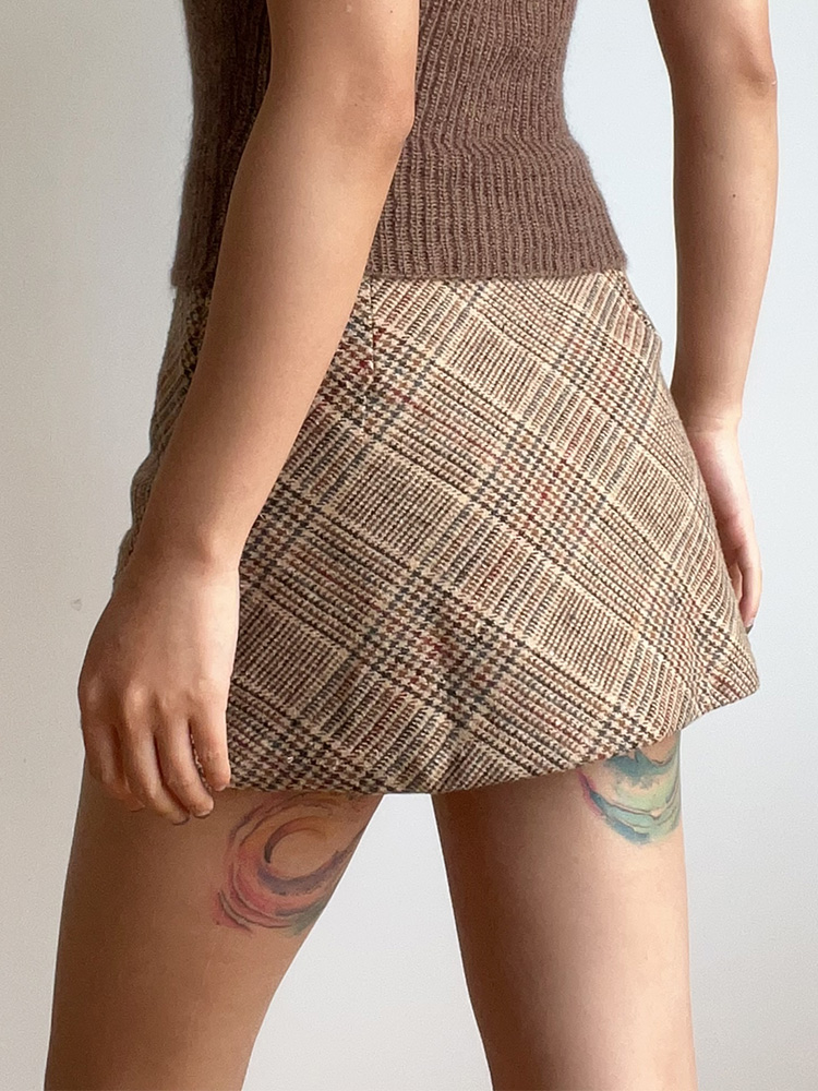 High-Waisted Khaki Plaid Mini Skirt - Vintage American Style for Autumn Winter Fashion, Trendy Check Design High-Waisted Khaki Plaid Mini Skirt - Vintage American Style for Autumn Winter Fashion, Trendy Check Design
