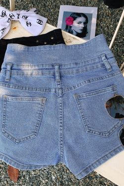 High-Waisted Retro Denim Shorts for Women - Slimming Long-Legged Vacation Hot Pants, Summer 2025 Fashion