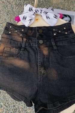 High-Waisted Retro Denim Shorts for Women - Slimming Long-Legged Vacation Hot Pants, Summer 2025 Fashion