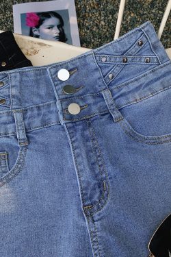 High-Waisted Retro Denim Shorts for Women - Slimming Long-Legged Vacation Hot Pants, Summer 2025 Fashion