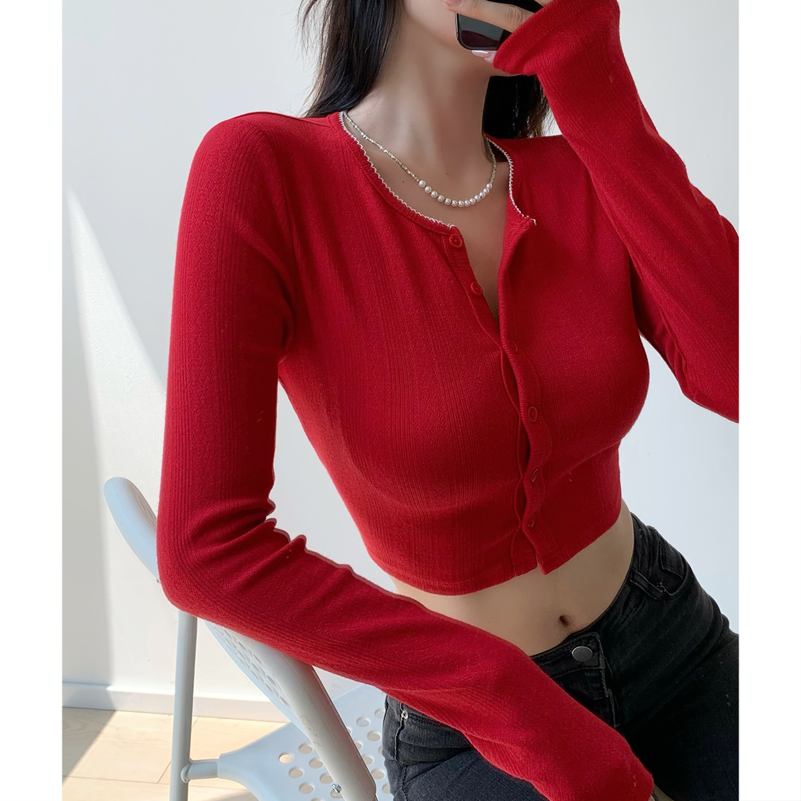 High-Waisted Slim Fit Knitted Cardigan - American Vintage Style, Long Sleeve, Single-Breasted, 90s Inspired Fashion Top High-Waisted Slim Fit Knitted Cardigan - American Vintage Style, Long Sleeve, Single-Breasted, 90s Inspired Fashion Top