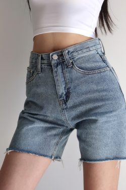 High-Waisted Vintage Distressed Denim Shorts for Women - Slimming Stretchy 5-Inch Frayed Design, Versatile Casual Style