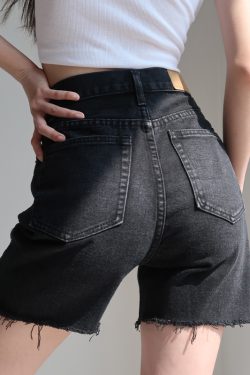 High-Waisted Vintage Distressed Denim Shorts for Women - Slimming Stretchy 5-Inch Frayed Design, Versatile Casual Style