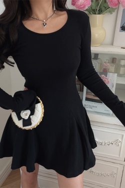 Hollow Back Flared Sleeve Dress - Slimming Fleece Waist-Defined Design for Autumn Winter 2024 - Stylish and Cozy Fashion Statement