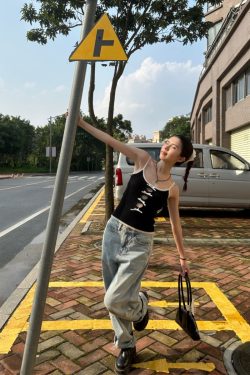 Hollowed-Out Bow Black and White Color-Blocking Knitted Vest - Spicy Girl Design, Slimming Fit, Trendy Blogger Style