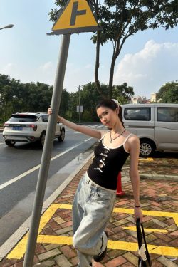 Hollowed-Out Bow Black and White Color-Blocking Knitted Vest - Spicy Girl Design, Slimming Fit, Trendy Blogger Style