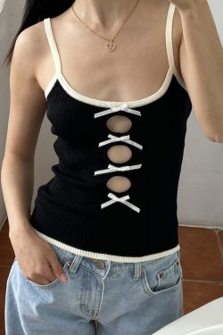 Hollowed-Out Bow Black and White Color-Blocking Knitted Vest - Spicy Girl Design, Slimming Fit, Trendy Blogger Style