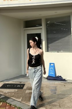 Hollowed-Out Bow Black and White Color-Blocking Knitted Vest - Spicy Girl Design, Slimming Fit, Trendy Blogger Style