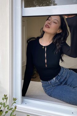 Hollowed-Out Long Sleeve T-Shirt - French Slim Fit Red Sexy Tight Top with Chest Pad - Y2K Style Fashion