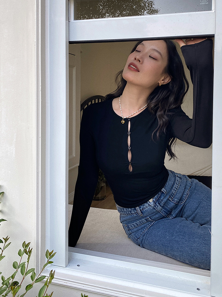 Hollowed-Out Long Sleeve T-Shirt - French Slim Fit Red Sexy Tight Top with Chest Pad - Y2K Style Fashion Hollowed-Out Long Sleeve T-Shirt - French Slim Fit Red Sexy Tight Top with Chest Pad - Y2K Style Fashion