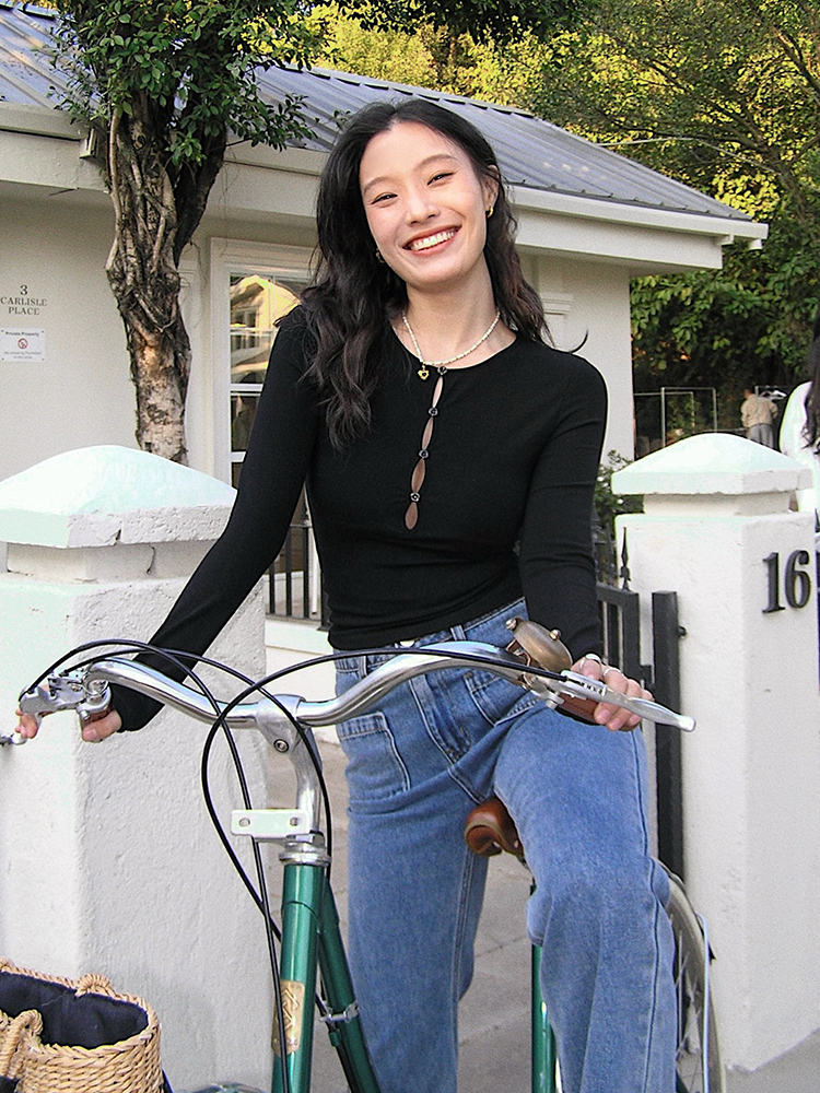 Hollowed-Out Long Sleeve T-Shirt - French Slim Fit Red Sexy Tight Top with Chest Pad - Y2K Style Fashion Hollowed-Out Long Sleeve T-Shirt - French Slim Fit Red Sexy Tight Top with Chest Pad - Y2K Style Fashion