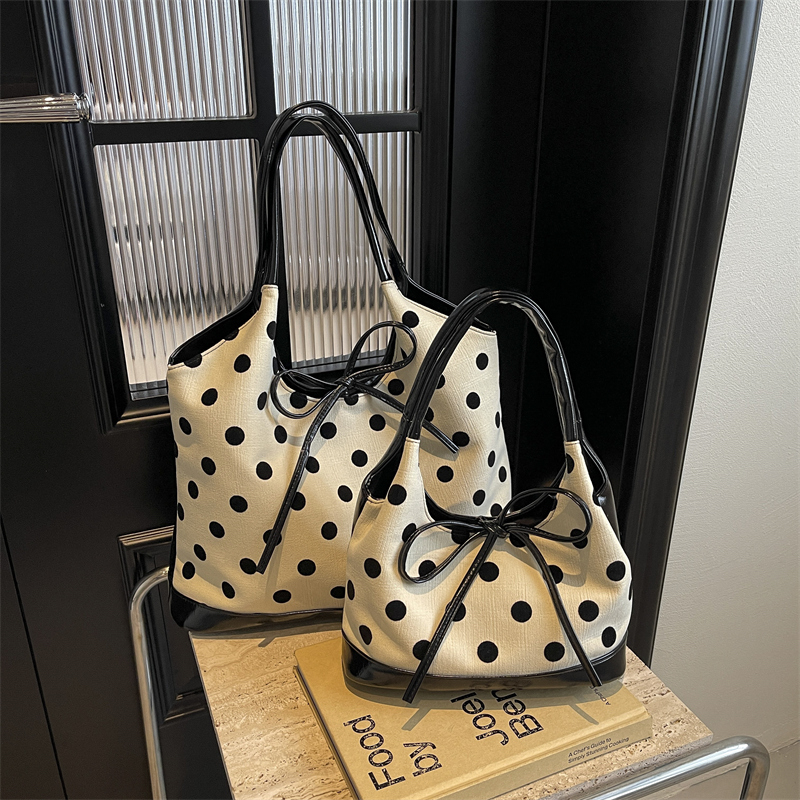 Japanese-Style Minimalist Polka Dot Bucket Bag for Women – Large Capacity Tote with Bow, 2025 Trendy Design Japanese-Style Minimalist Polka Dot Bucket Bag for Women – Large Capacity Tote with Bow, 2025 Trendy Design