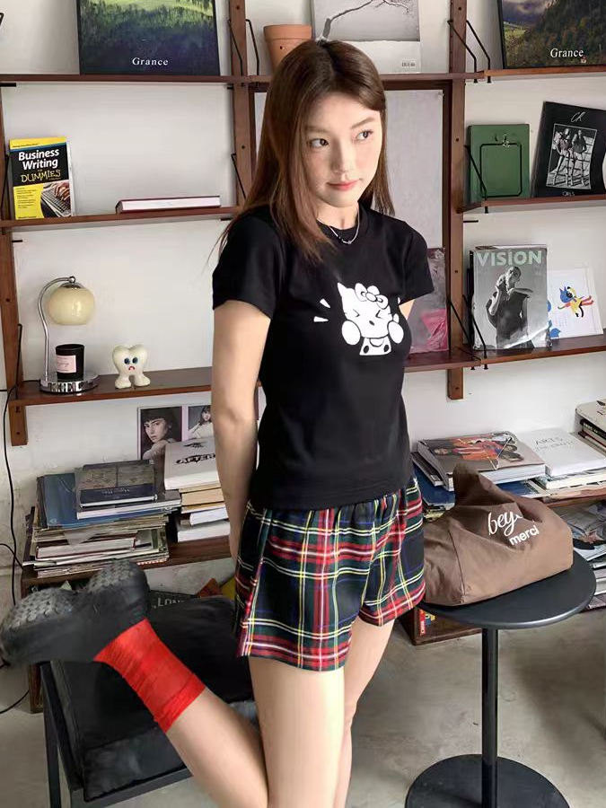 Korean-Style Cute Kitty Cat Print Black Slim-Fit T-Shirt for Women - Age-Reducing Summer Short Sleeve Top Korean-Style Cute Kitty Cat Print Black Slim-Fit T-Shirt for Women - Age-Reducing Summer Short Sleeve Top