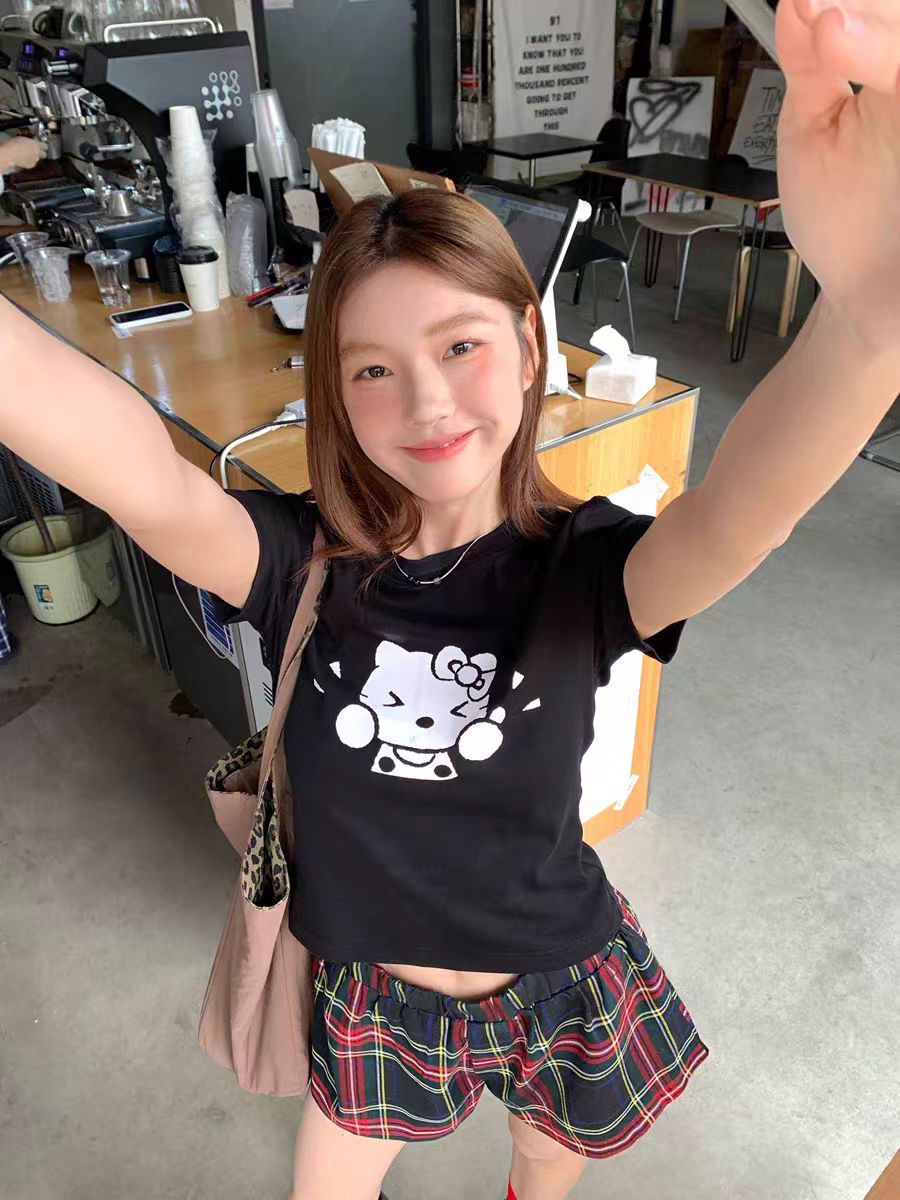 Korean-Style Cute Kitty Cat Print Black Slim-Fit T-Shirt for Women - Age-Reducing Summer Short Sleeve Top Korean-Style Cute Kitty Cat Print Black Slim-Fit T-Shirt for Women - Age-Reducing Summer Short Sleeve Top