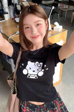 Korean-Style Cute Kitty Cat Print Black Slim-Fit T-Shirt for Women - Age-Reducing Summer Short Sleeve Top