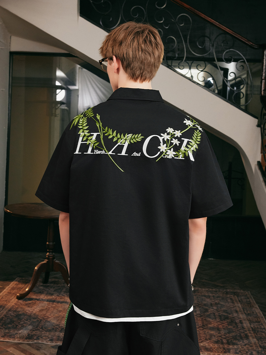 Korean-Style Green Floral Embroidered Cuban Collar Short Sleeve Shirt for Couples - Loose Fit Vacation Wear Korean-Style Green Floral Embroidered Cuban Collar Short Sleeve Shirt for Couples - Loose Fit Vacation Wear