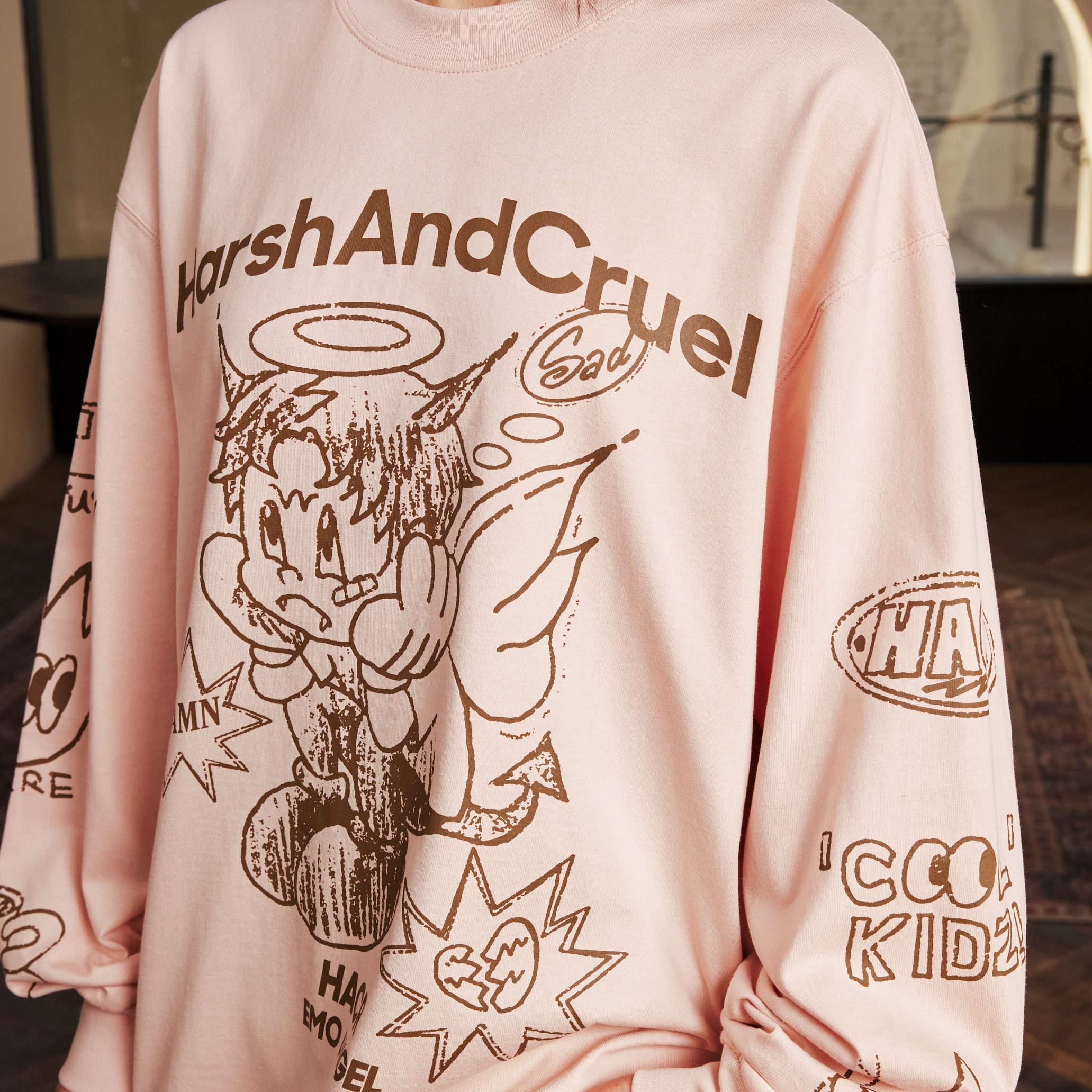 Korean Style Hand-Drawn Graffiti Long Sleeve T-Shirt for Couples, Loose Fit, Lazy Wind Angel Elf Design Korean Style Hand-Drawn Graffiti Long Sleeve T-Shirt for Couples, Loose Fit, Lazy Wind Angel Elf Design