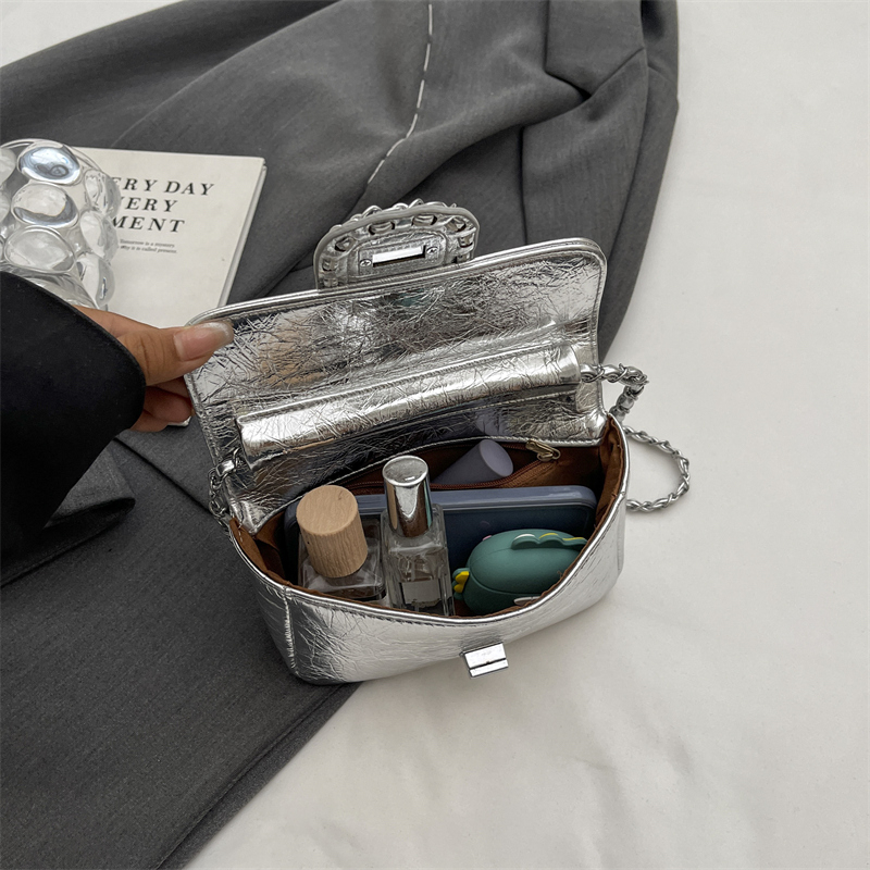 Korean Style High-End Silver Handbag for Women - Laser Cut Small Square Crossbody Bag with Chain Shoulder Strap, Spring/Summer 2025 Korean Style High-End Silver Handbag for Women - Laser Cut Small Square Crossbody Bag with Chain Shoulder Strap, Spring/Summer 2025