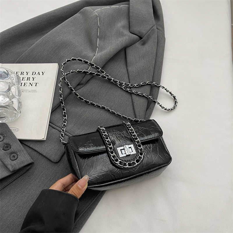 Korean Style High-End Silver Handbag for Women - Laser Cut Small Square Crossbody Bag with Chain Shoulder Strap, Spring/Summer 2025 Korean Style High-End Silver Handbag for Women - Laser Cut Small Square Crossbody Bag with Chain Shoulder Strap, Spring/Summer 2025